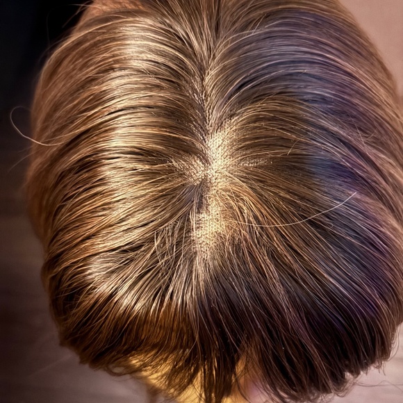 (4) Yes Four 12” Shoulder Length Dark Rooted  Synthetic Wigs - Picture 4 of 9